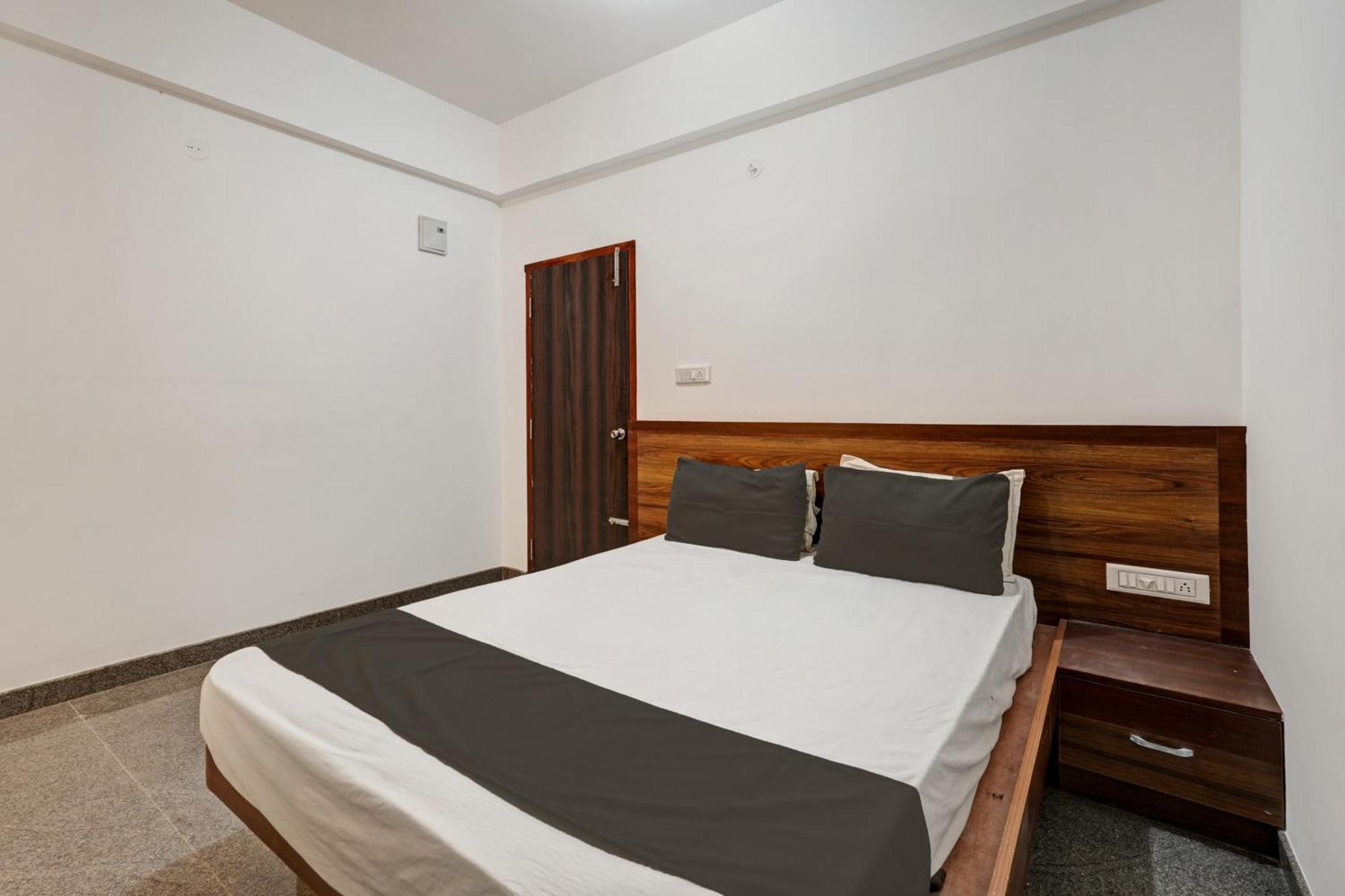 Oyo Hotel Bungalow Inn Lodging & Boarding Bangalore Exterior foto